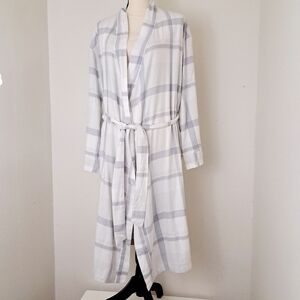 Classic Plaid Women's Robe - Light Gray & White